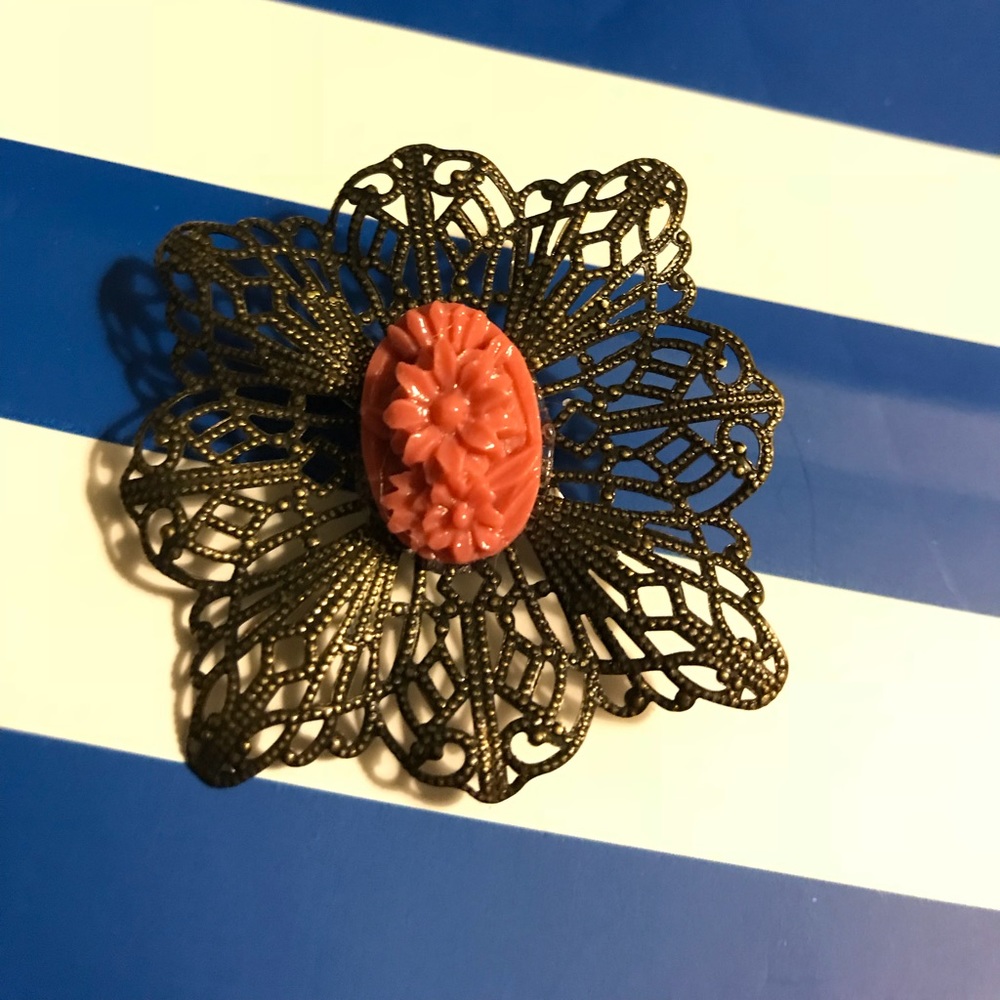Brooch with flower detail